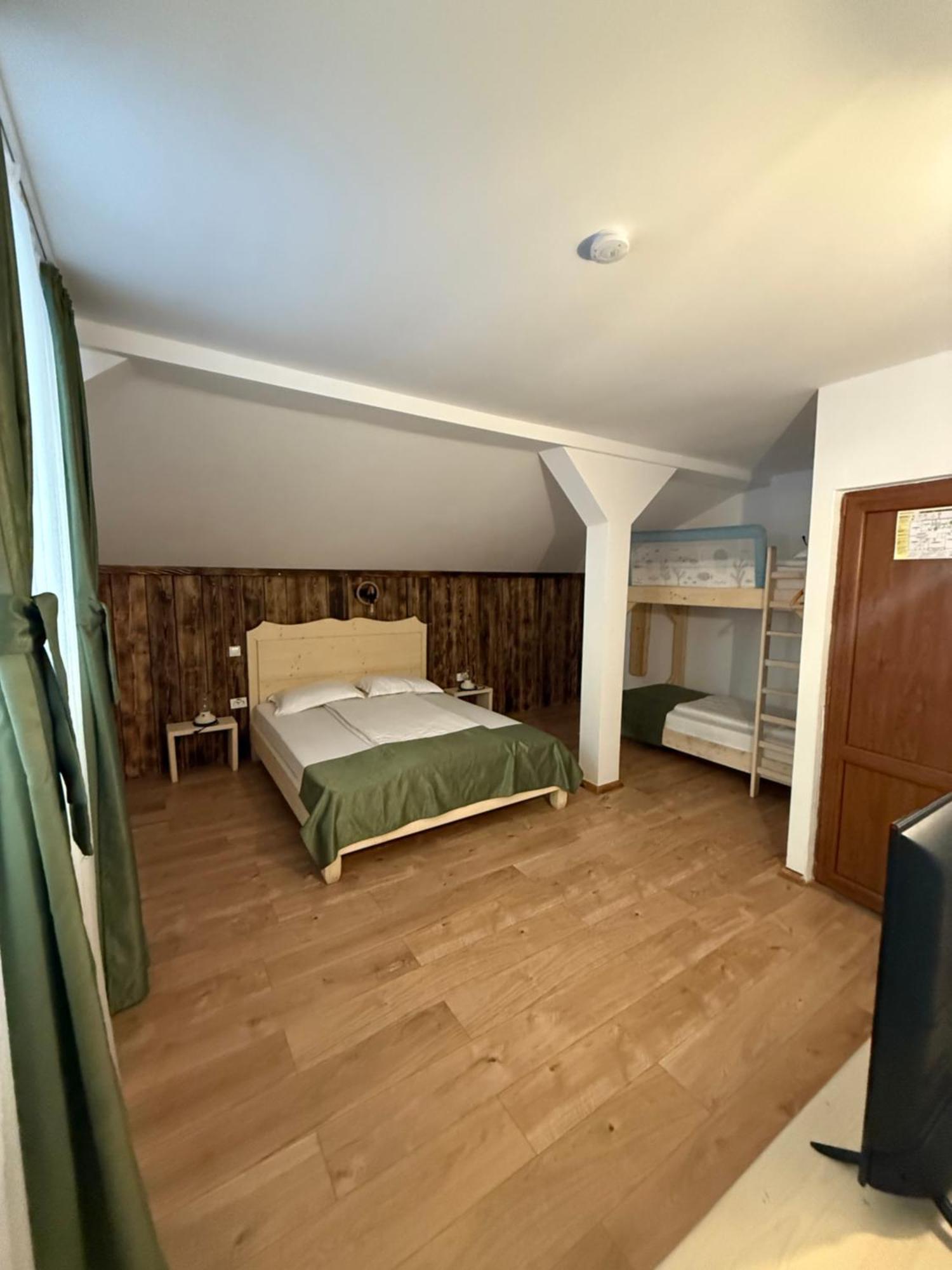 Hotel Barlogul Din Vidraru Curtea de Argeş Exterior foto